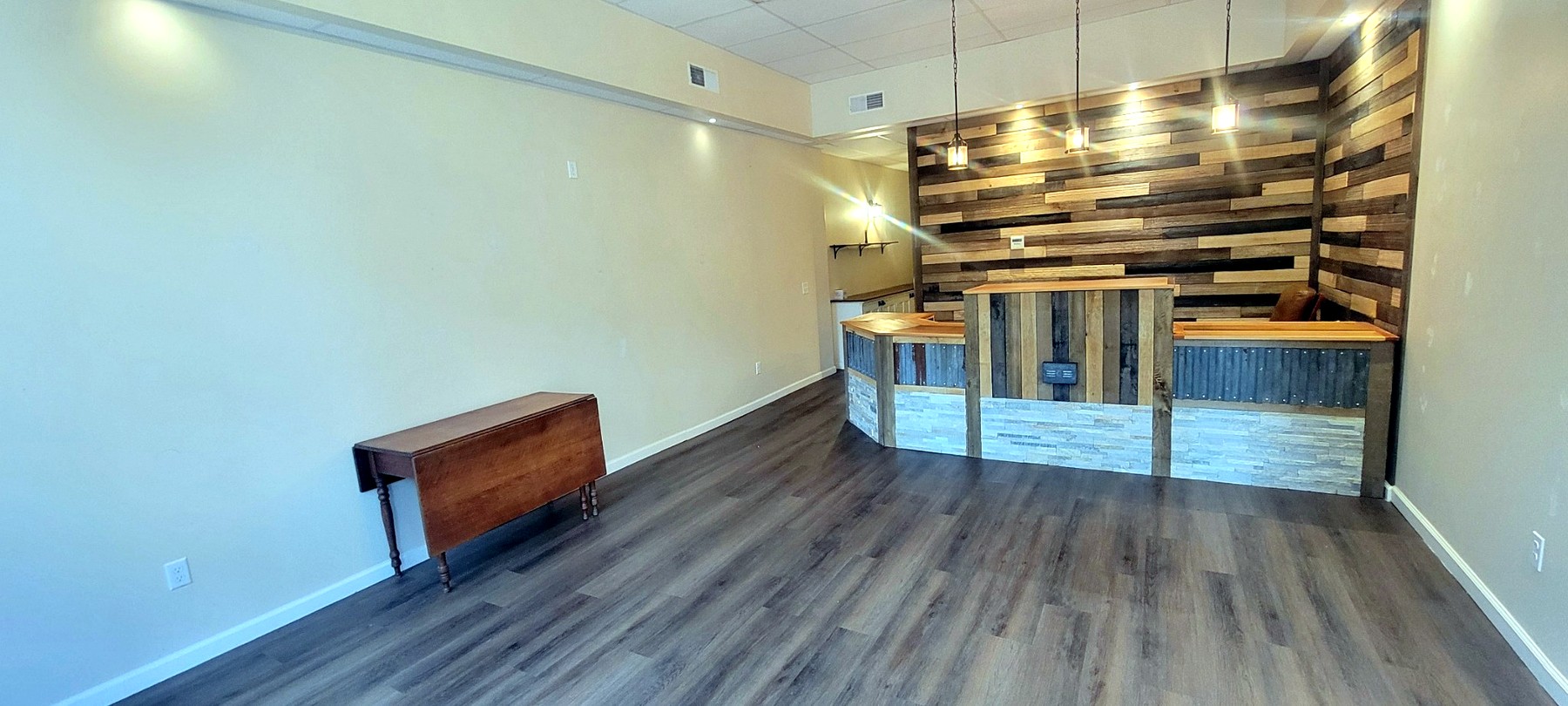 Open work area and service counter